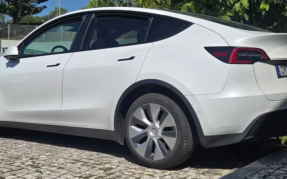 Tesla Model Y Long Range Dual Motor AWD
