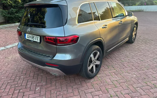 Mercedes-Benz GLB 180