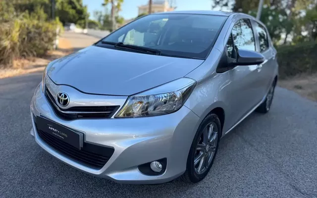 Toyota Yaris 1.33 VVT-i Sport CVT+Navi