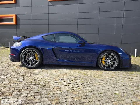 Porsche 718 Cayman GT4