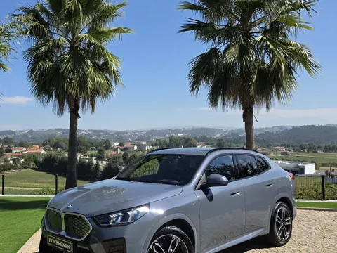 BMW iX2 eDrive20 Pack Desportivo M Pro