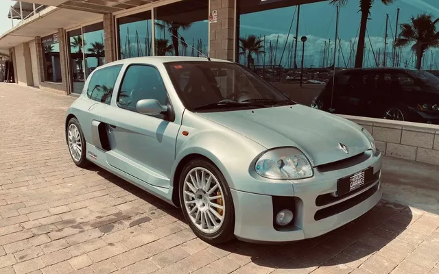 RENAULT Clio Clio 3.0 V6 Renault Sport