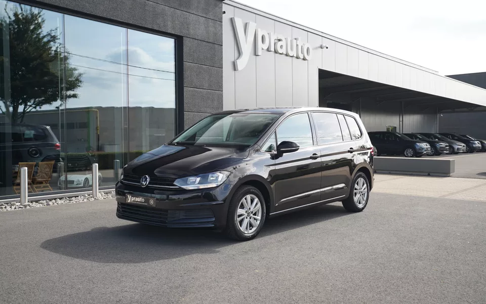 Volkswagen Touran 1.5TSI DSG 7-PLAATSEN Adaptieve cruise Airco Alu 16″ Privacy Parkeersensoren DAB tuner Frontassist Elektrische koffer Bleutooth Armsteun USB