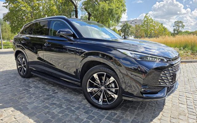 MG HS 2025
