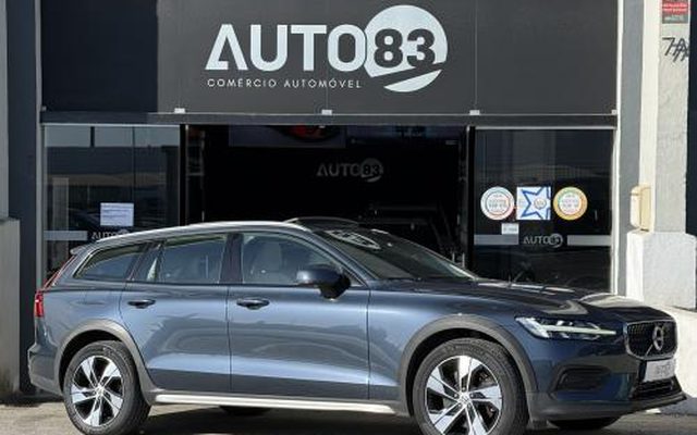 Volvo V60 Cross Country 2.5 T5 Momentum AWD