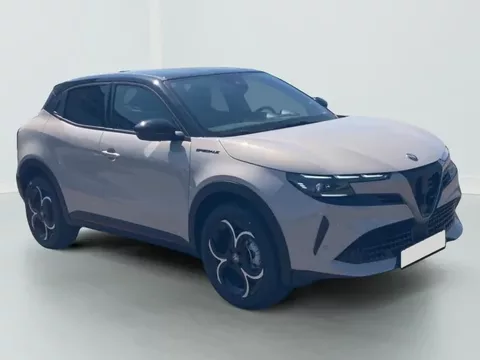 Alfa Romeo Junior 1.2 ibrida 145 speciale e-dct6 Zéro km immatriculé