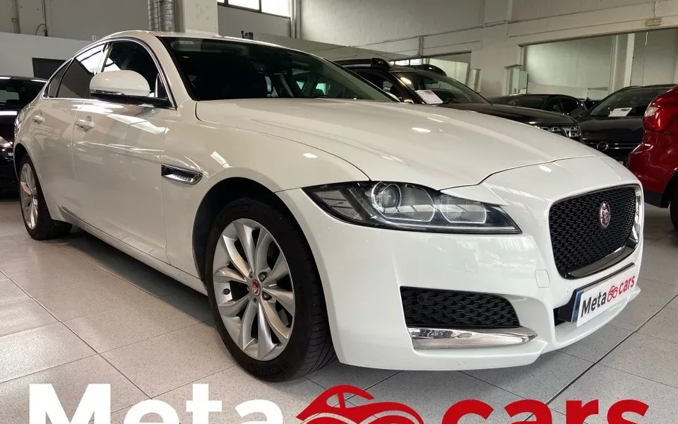 JAGUAR XF XF 2.0i4D Pure Aut. 180