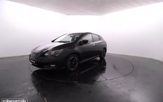 Nissan Leaf N-Connecta Two Tone
