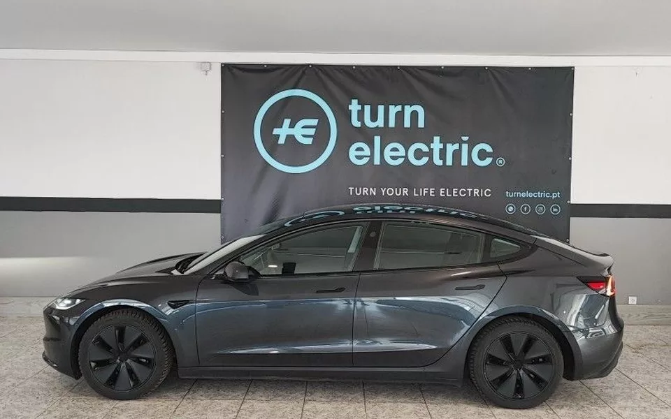 Tesla Model 3 Standard Range Plus RWD