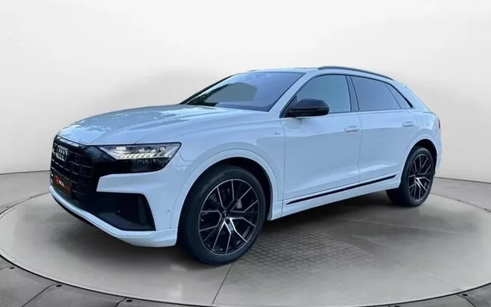 AUDI Q8 S-Line / Black Line