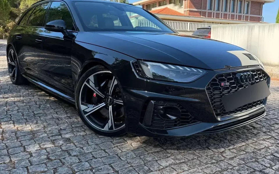 Audi RS4 Avant quattro tiptronic