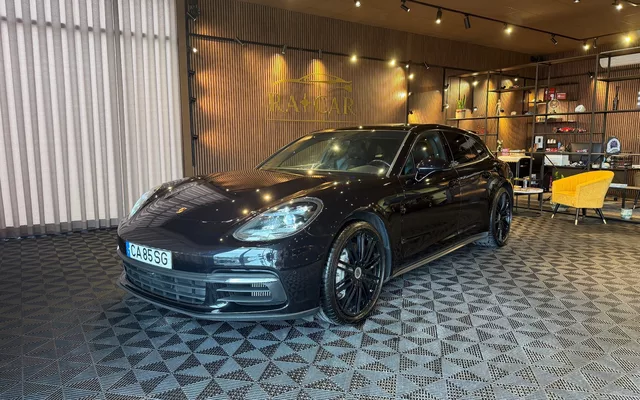 Porsche Panamera Sport Turismo 4 E-Hybrid Platinum Edition