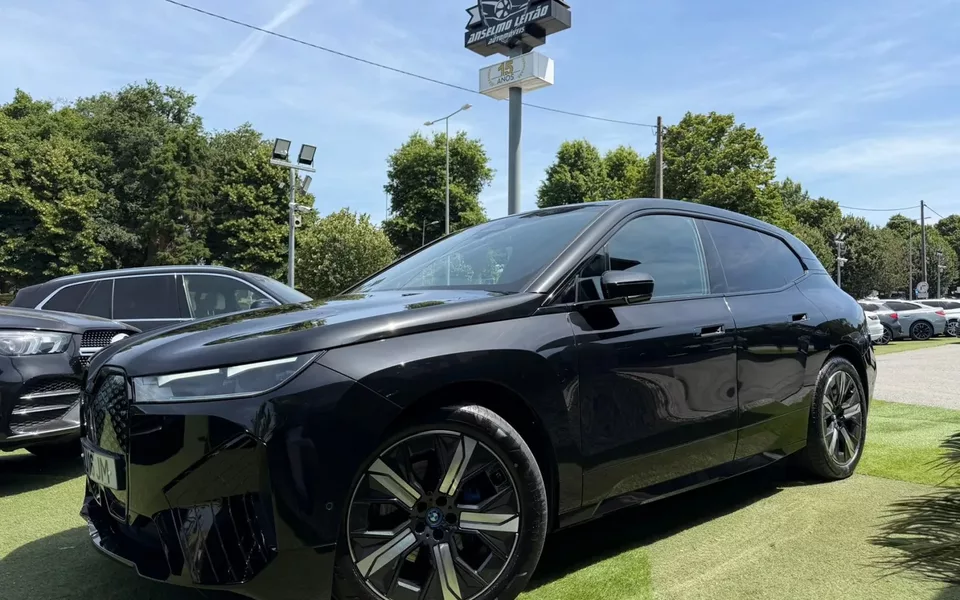 BMW iX xDrive 40 Pack Desportivo