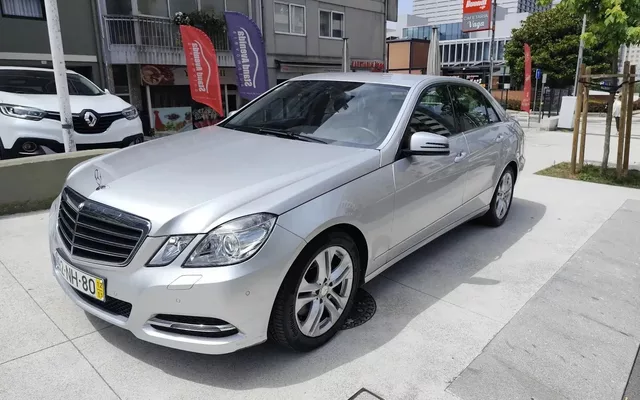 Mercedes-Benz E 300 BLUETEC Hybrid Avantgarde