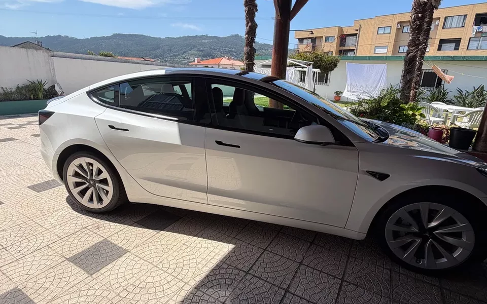 Tesla Model 3 Tração Traseira