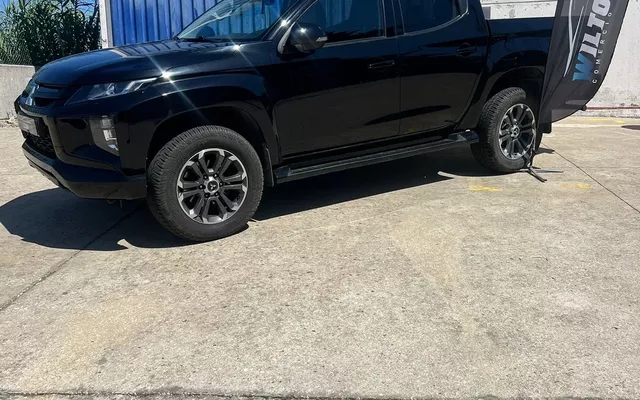 Mitsubishi L200 Pick Up 4x4 S&S Auto Cabine Dupla Base
