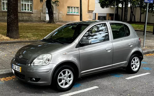 Toyota Yaris 1.0 SE MMT