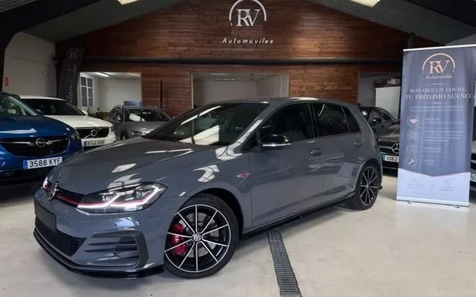 VOLKSWAGEN Golf Sport