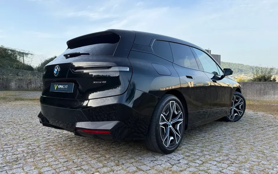 BMW iX xDrive 40 Pack Desportivo