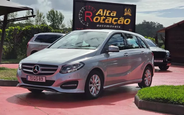 Mercedes-Benz B 180