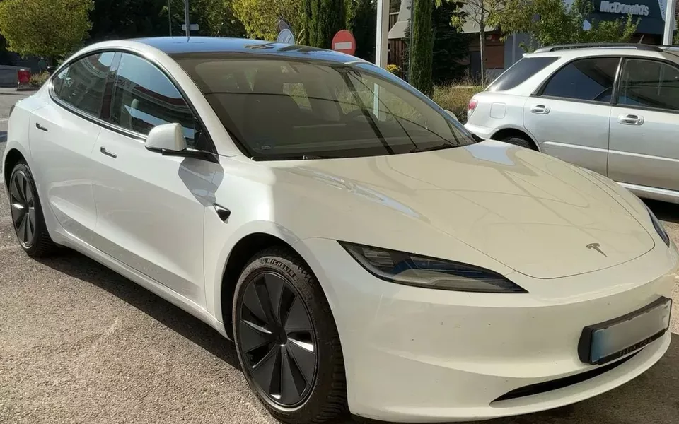 Tesla Model 3 Tração Traseira