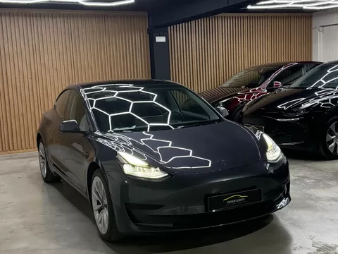 Tesla Model 3 Standard Range Plus RWD