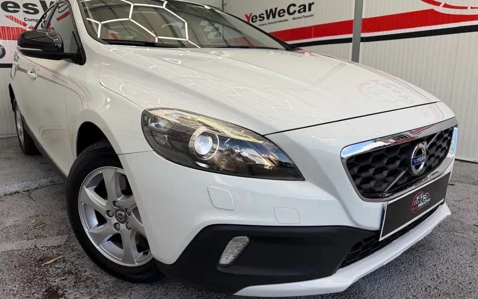 VOLVO V40 Cross Country V40 Cross Country D2 Momentum 120