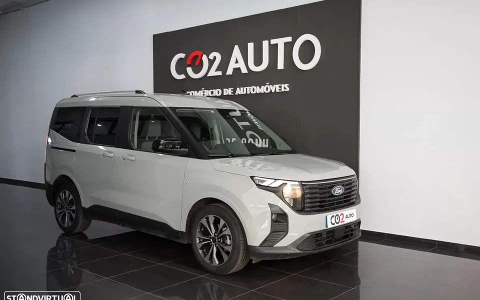 Ford Tourneo Courier 1.0 EcoBoost Titanium