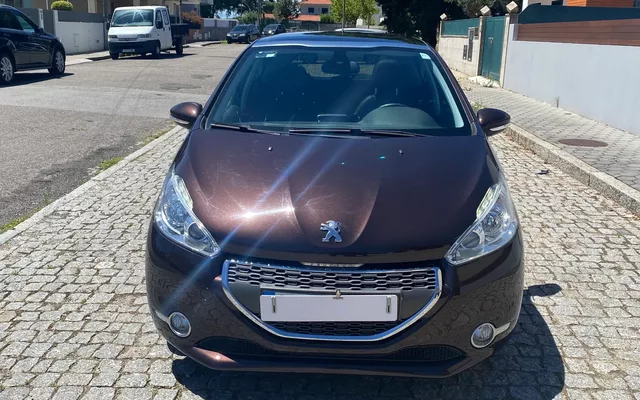 Peugeot 208 1.6 e-HDi Allure 2-Tronic
