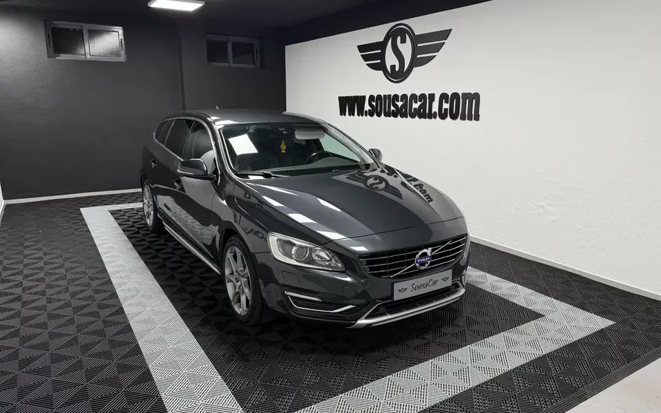 Volvo V60 D6 Plug-In-Hybrid AWD Geartronic Summum
