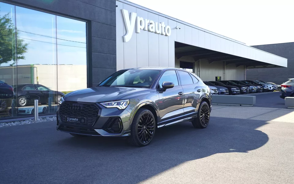 AUDI Q3 Sportback 35TFSI S-Line Blackline S tronic Keyless Trekhaak, Camera AppleAndroid DAB Sfeerlicht LED Digitaal dashboard Verw zetels