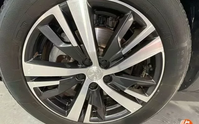 PEUGEOT 3008 225 e-EAT8 Allure