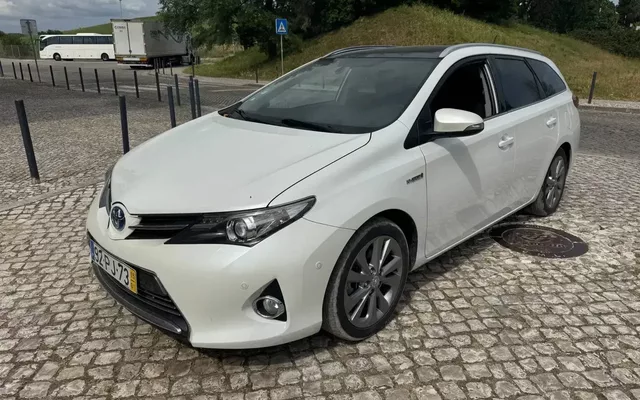 Toyota Auris Touring Sports 1.8 HSD Sport+Skyview