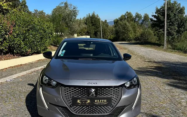 Peugeot e-208