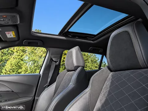 Peugeot e-2008 50 kWh GT Pack