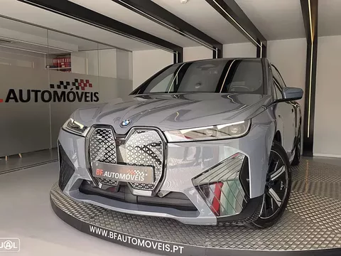 BMW iX xDrive 40 Pack Desportivo