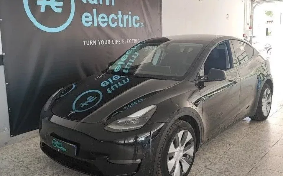 Tesla Model Y Standard RWD