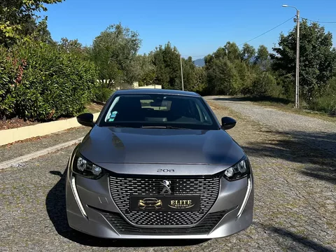 Peugeot e-208