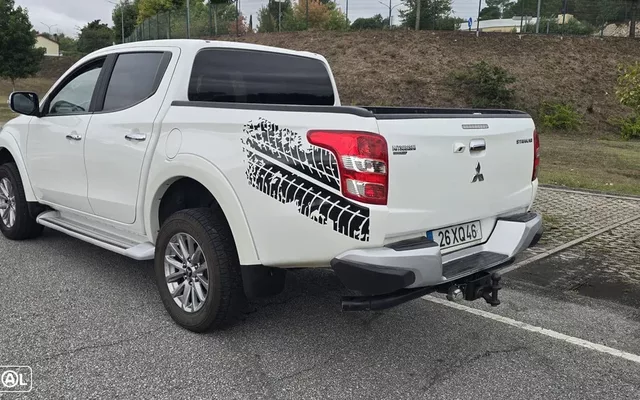 Mitsubishi L200 2.4 DI-D CD Strakar 4WD
