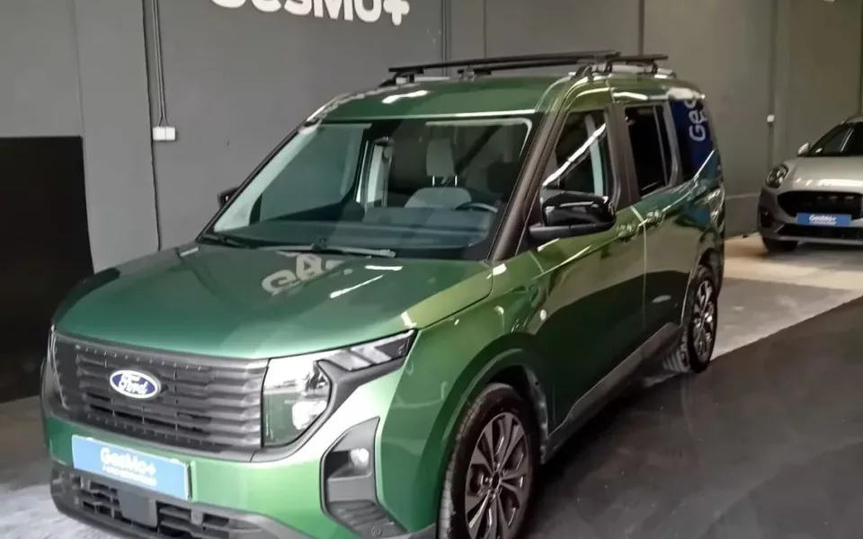 Ford Tourneo Courier 1.0 EcoBoost Titanium