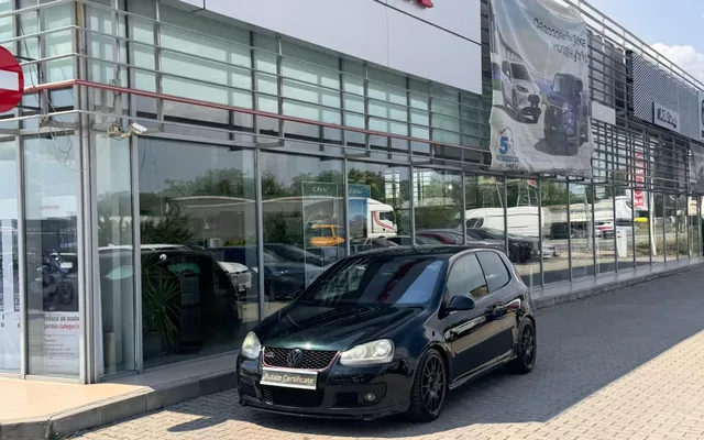 VW Golf GTI 30 Edition