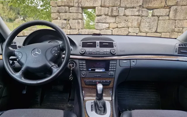 Mercedes-Benz E 220 CDI Auto Avantgarde