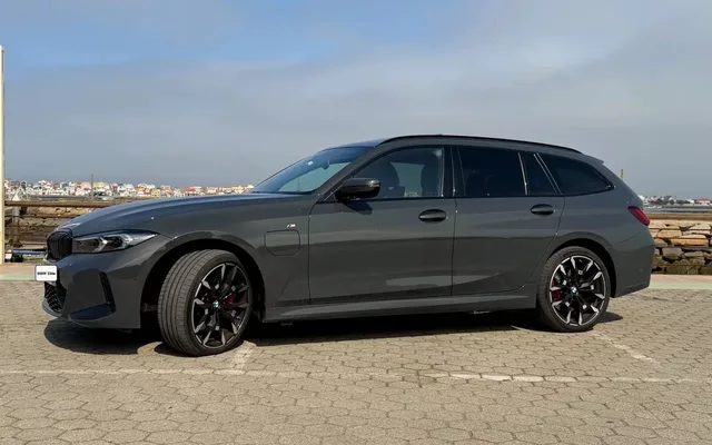 BMW 330 e Pack Desportivo M Pro Auto