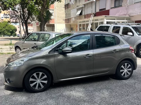 Peugeot 208 e-HDi 68 EGS5 Stop&Start Active
