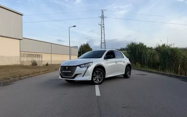 Peugeot e-208 Allure Pack