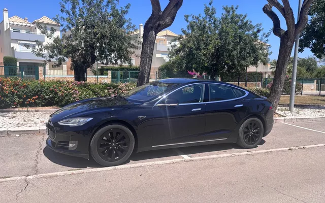 Tesla Model S 85