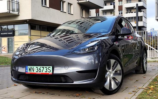 TESLA MODEL Y 2023