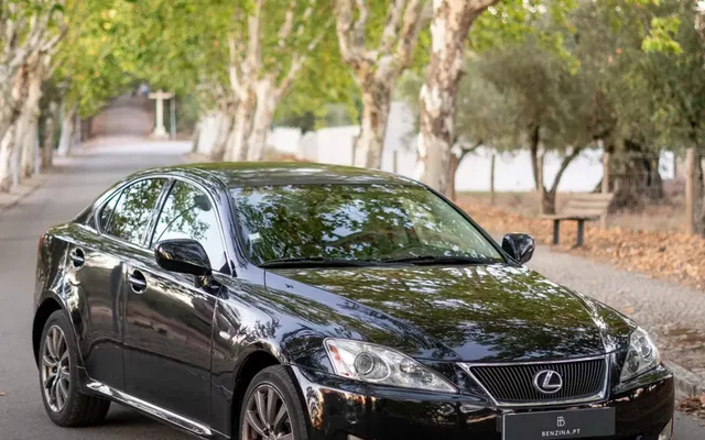 Lexus IS 220