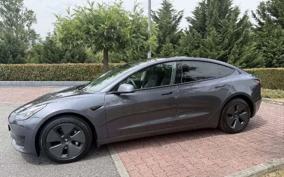 Tesla Model 3 Standard Range Plus RWD