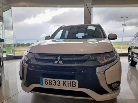 Vendido: MITSUBISHI Outlander Outlander PHEV Motion 4WD - 15800€ en Los villares